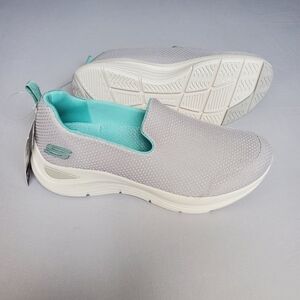 Skechers arch comfort slip on shoes